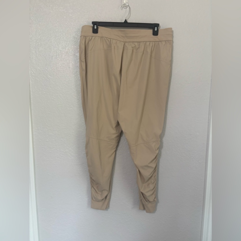 LuLuLemon Dance Studio Joggers - Picture 5 of 10